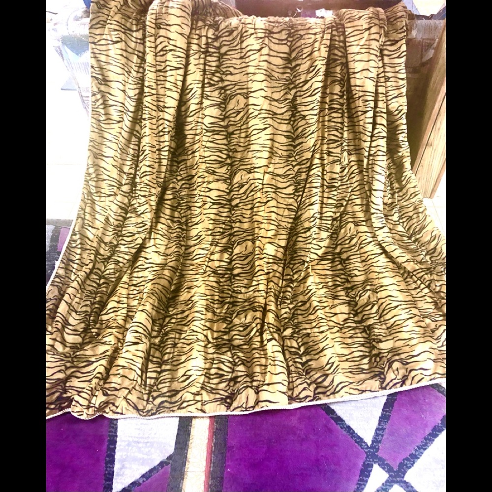 Brown/ yellow and black animal print comforter